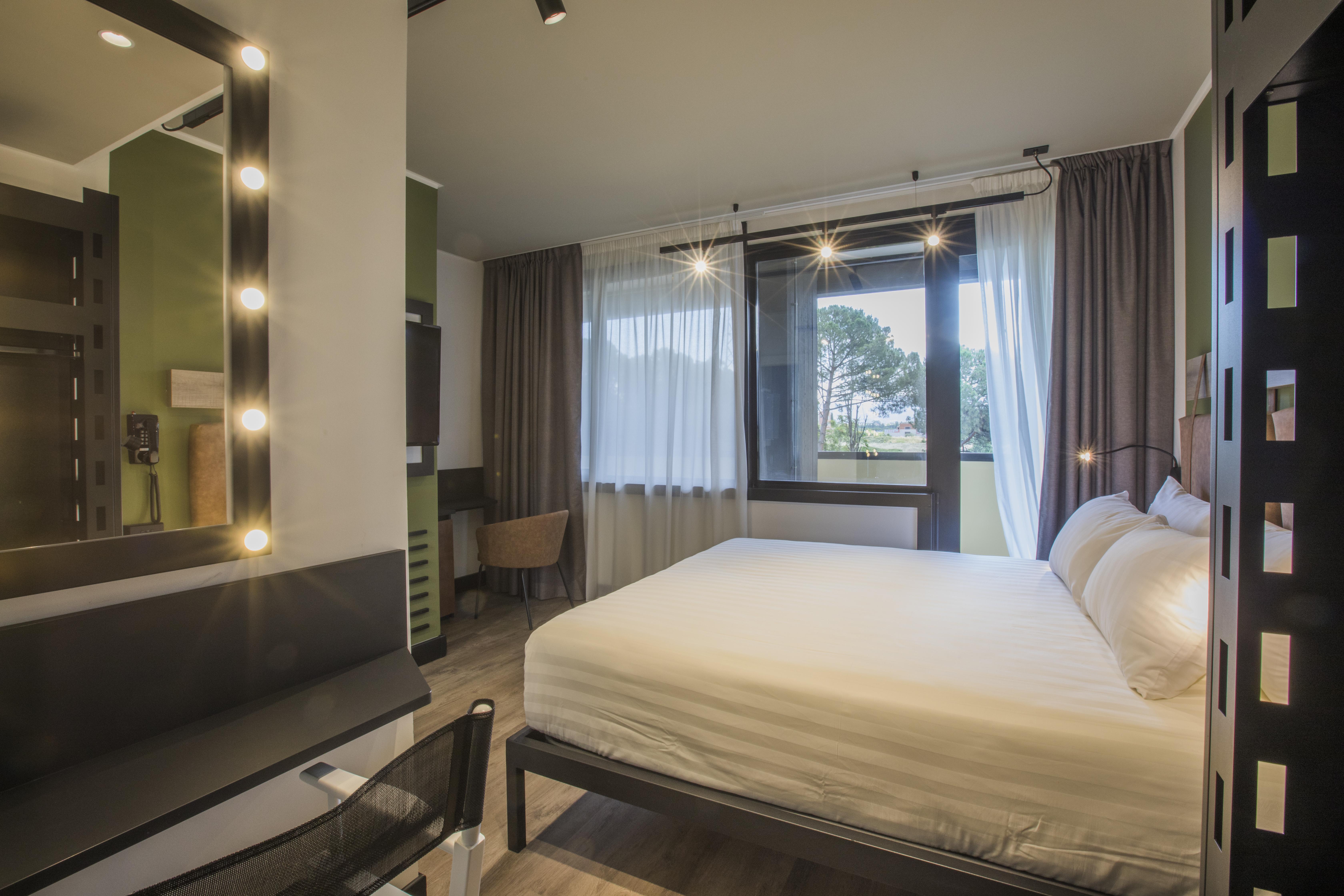 Mercure Cinecitta 4*