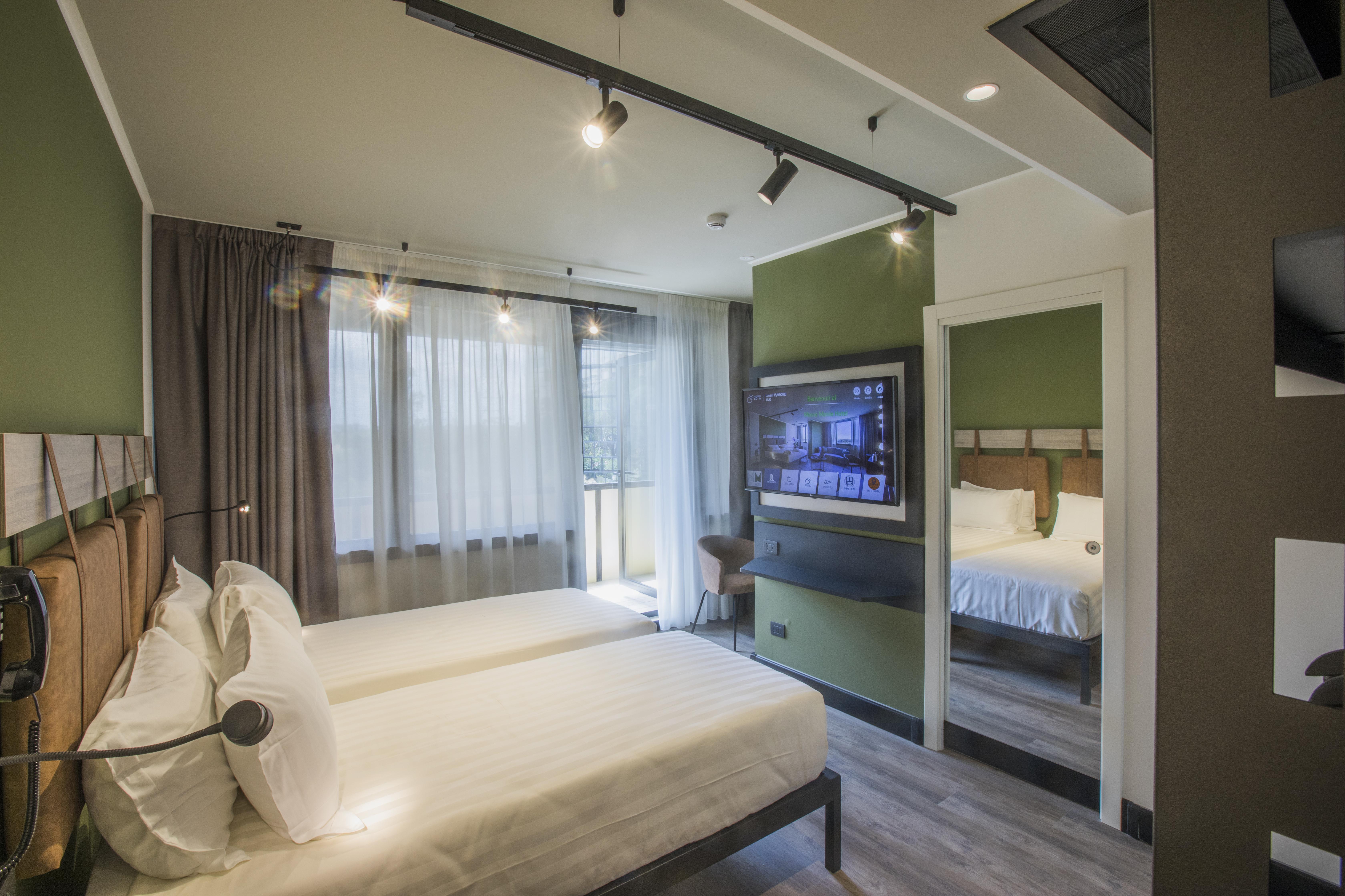 Hotel Mercure Cinecitta 4*