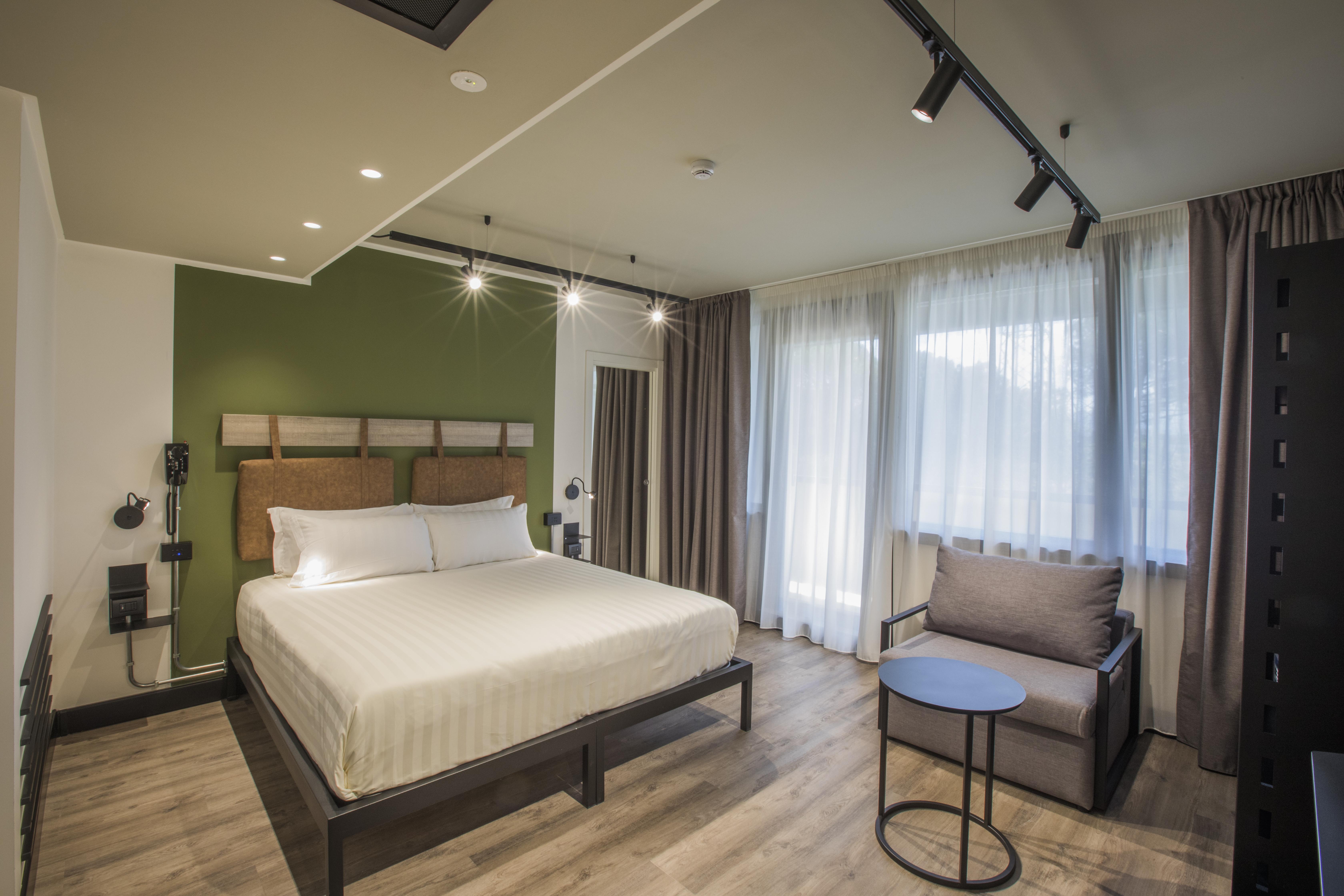Hotel Mercure Cinecitta 4*