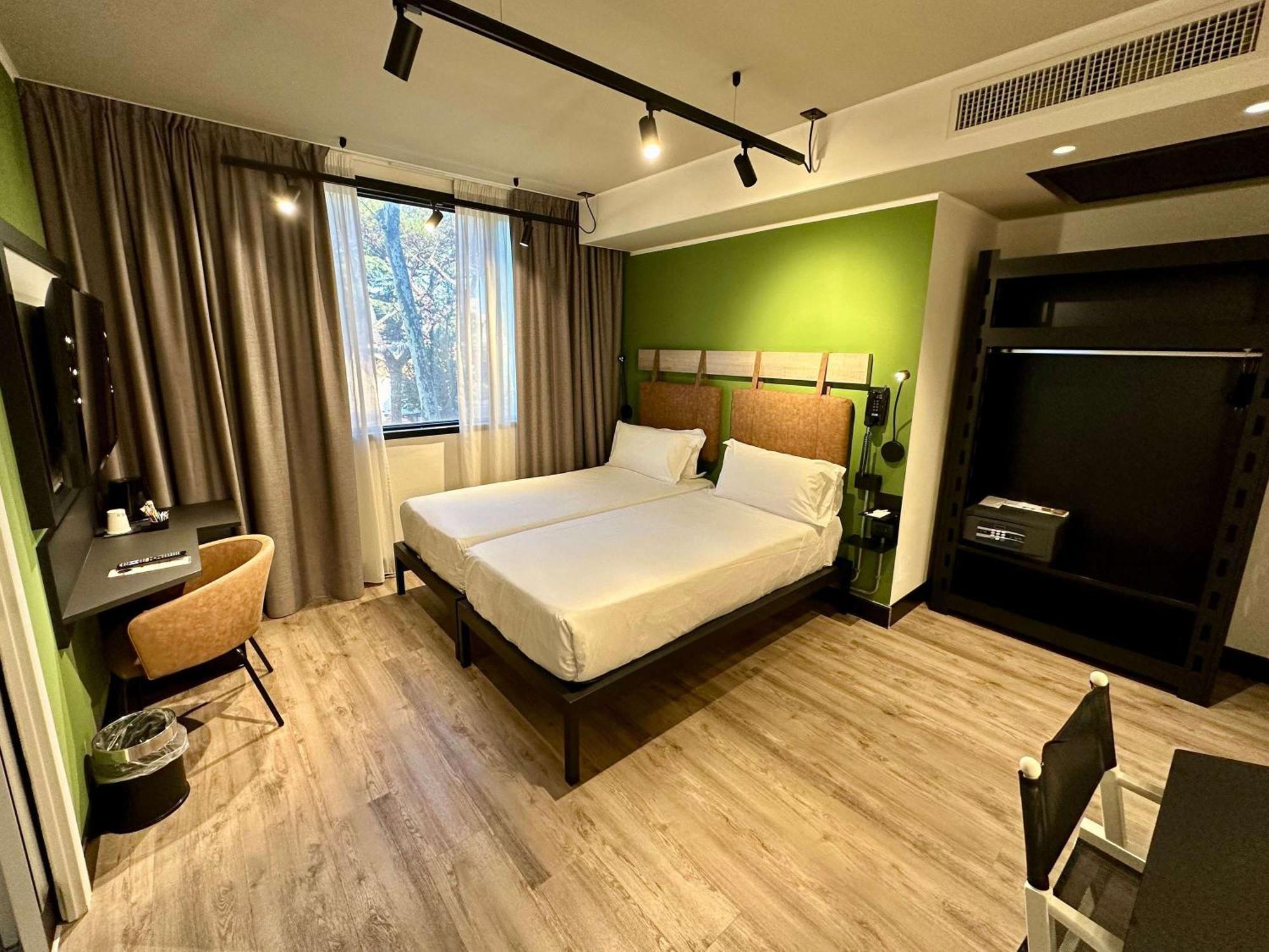 Hotel Mercure Cinecitta Rome
